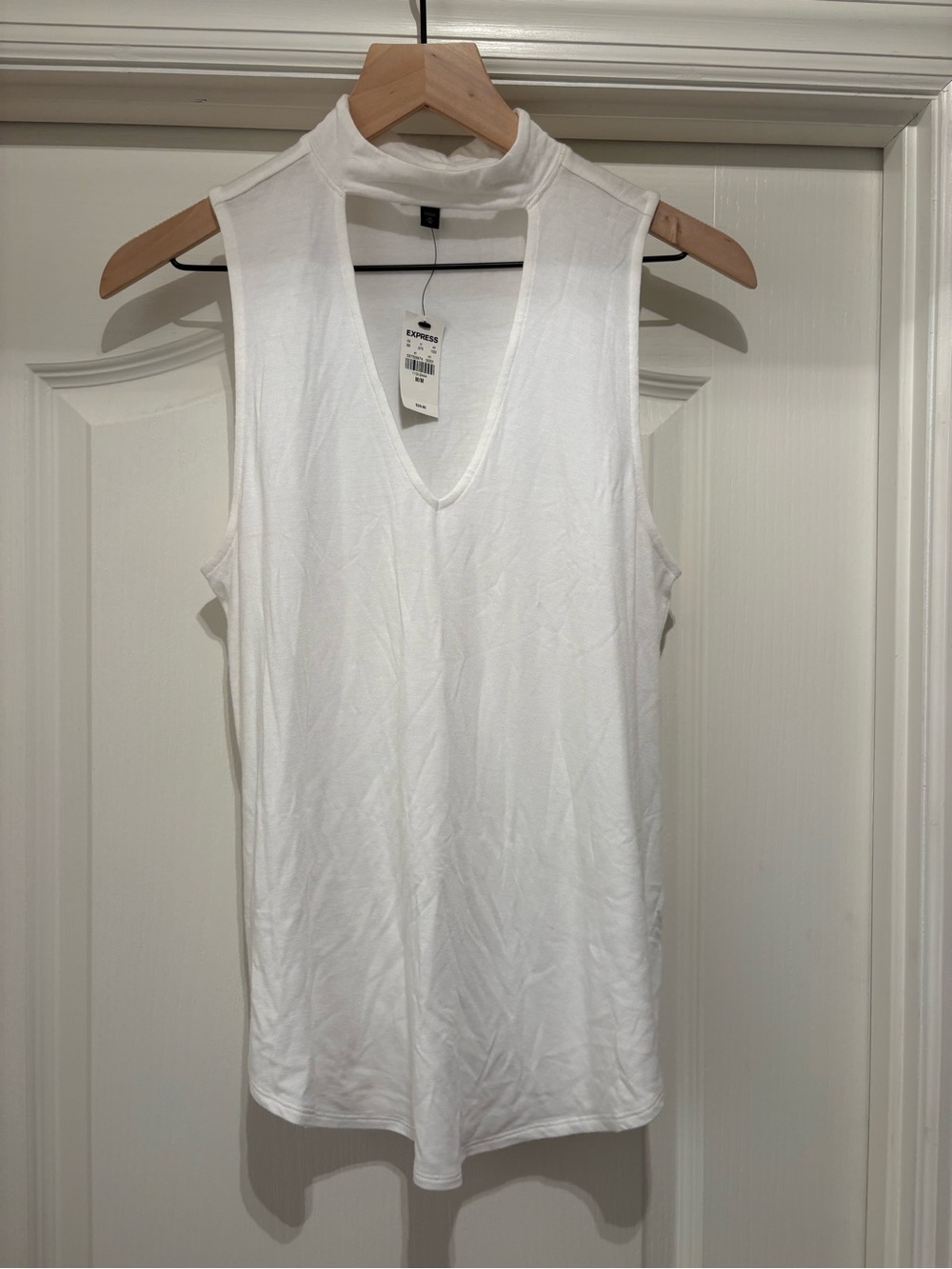 Women’s Express Soft Flowy Choker white Tank Top size M NWT